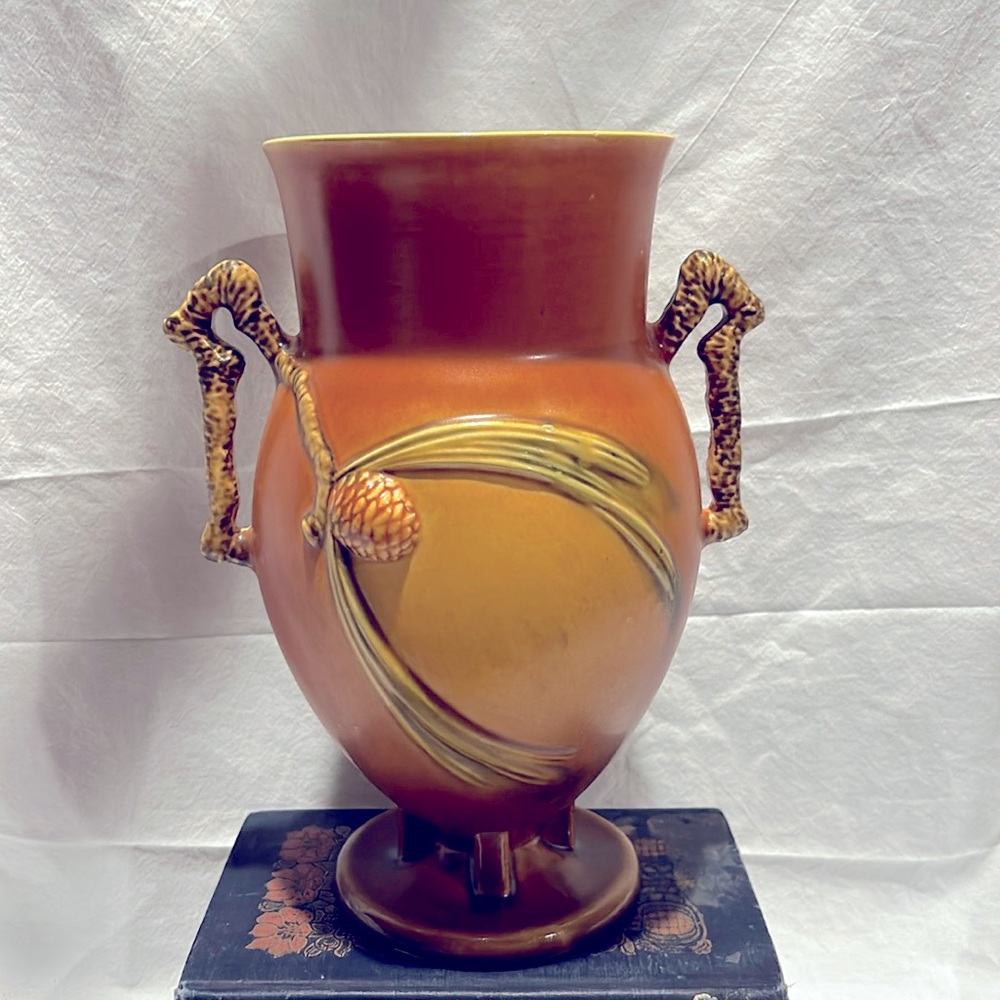 Roseville vintage 1940s ceramic earthenware vase.